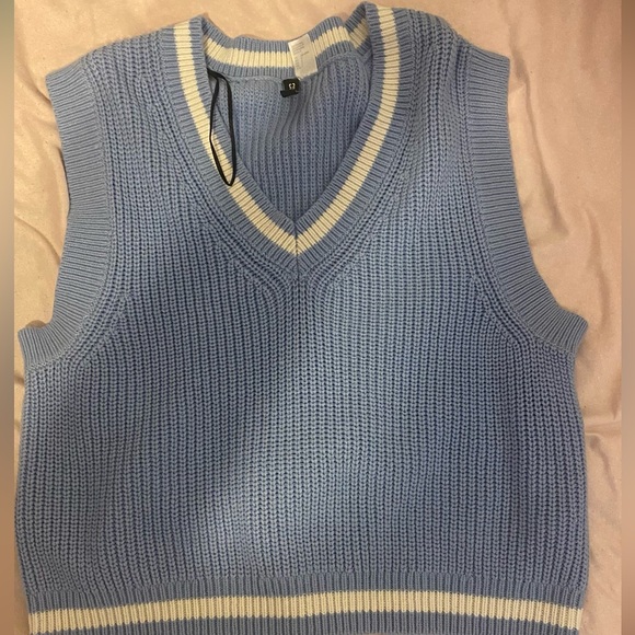 Large  H&M sweater vest light blue - Picture 1 of 2